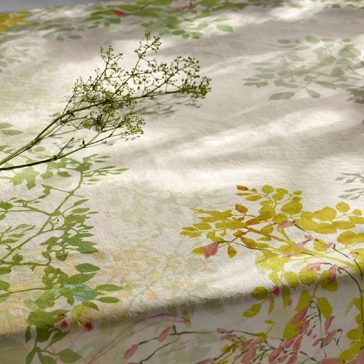 Garnier Thiebaut Nappe Imprimée Métis Lin & Coton Multicolore Blanc Canopee Blanc