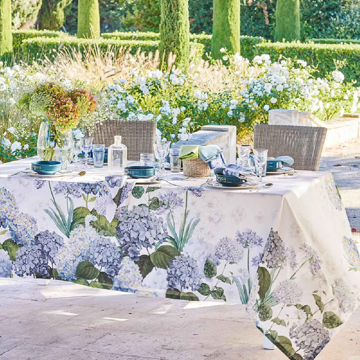 garnier thiebaut Nappe imprimée métis lin & coton multicolore bleu Jardin de bretagne bleu