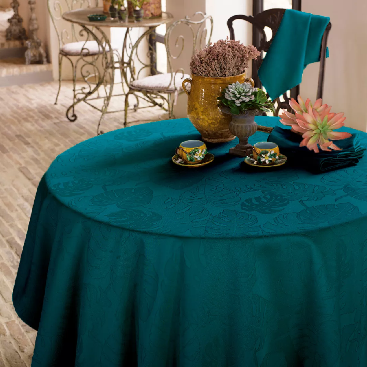 garnier thiebaut Nappe jacquard pur coton bleu ocean Mille evergreen ocean