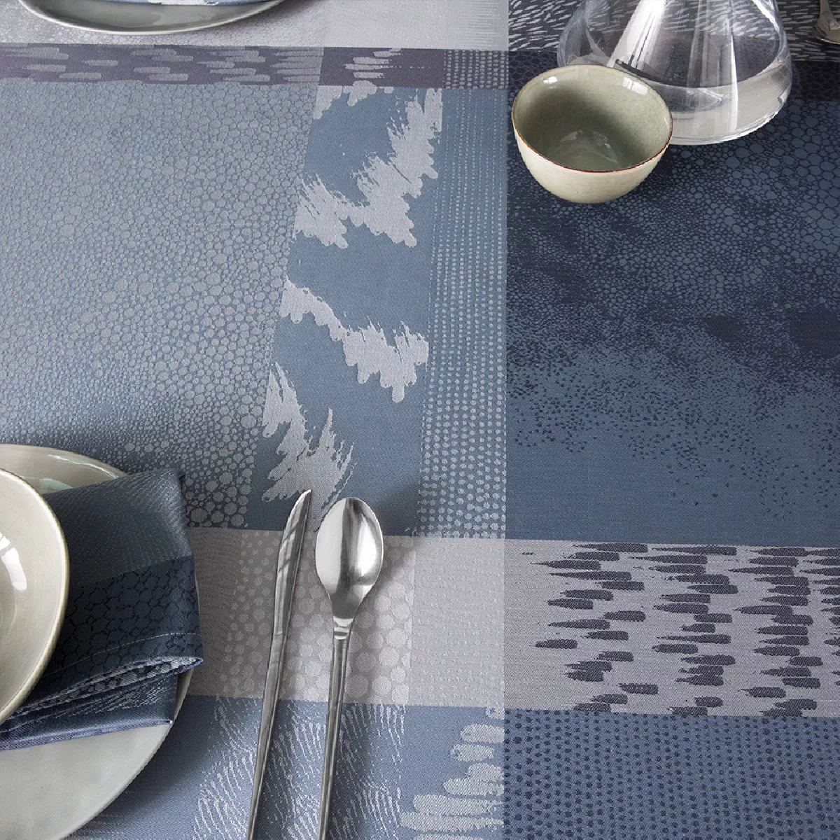 Garnier Thiebaut Nappe Jacquard Pur Coton Bleu Orage Mille Matieres Orage