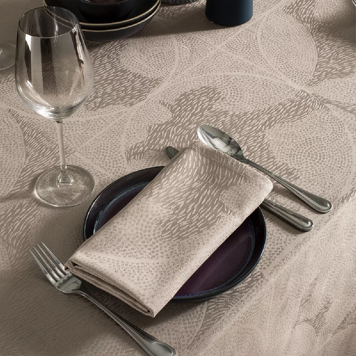 Garnier Thiebaut Nappe Jacquard Pur Coton Brun Taupe Mille Gouttes Taupe