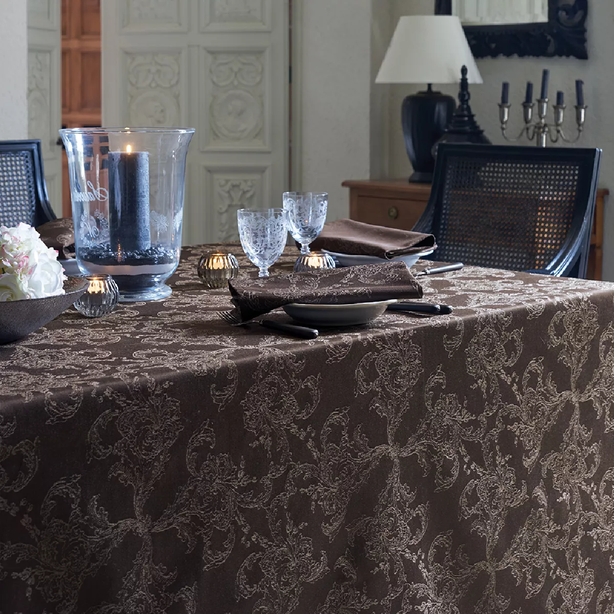 garnier thiebaut Nappe jacquard pur coton marron ebene Mille eternel ebene