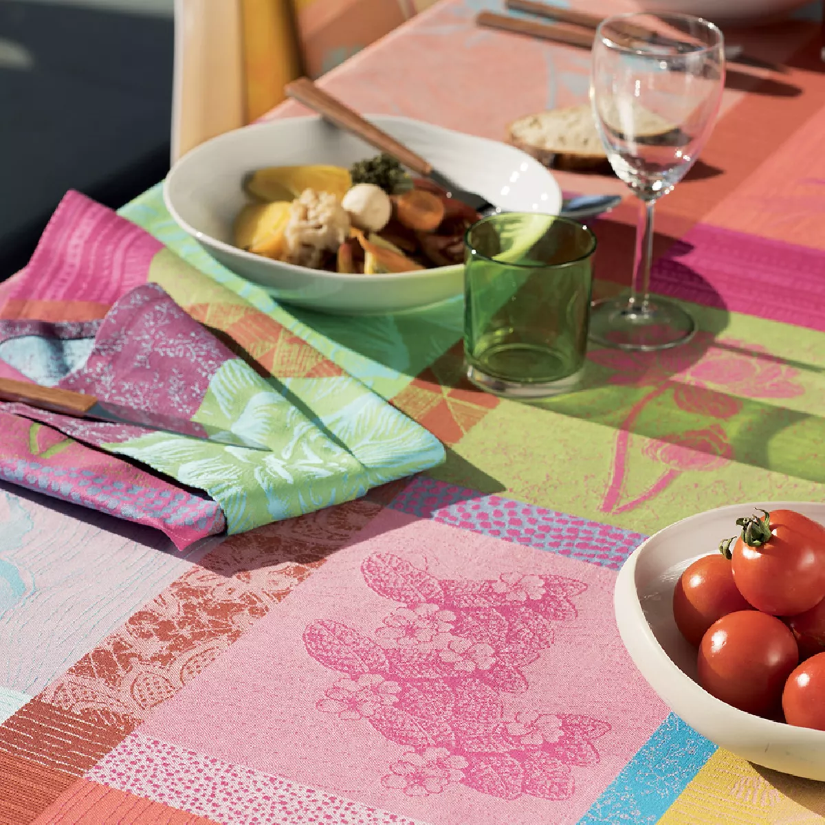 Garnier Thiebaut Nappe Jacquard Pur Coton Multicolore Bourgeons Mille Gardenias Bourgeons