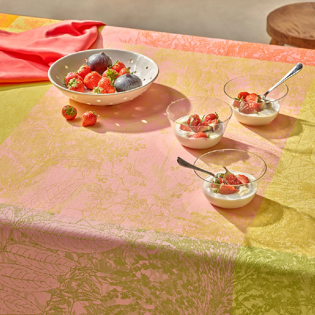 Garnier Thiebaut Nappe Jacquard Pur Coton Multicolore Chatoyant Mille Esprit Jardin Chatoyant