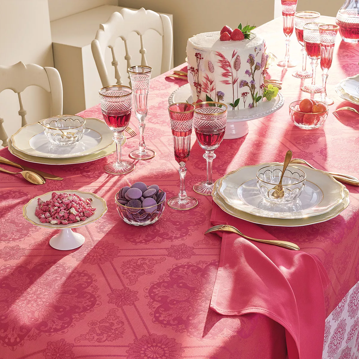 Garnier Thiebaut Nappe Jacquard Pur Coton Rose Framboise Mille Rosaces Framboise