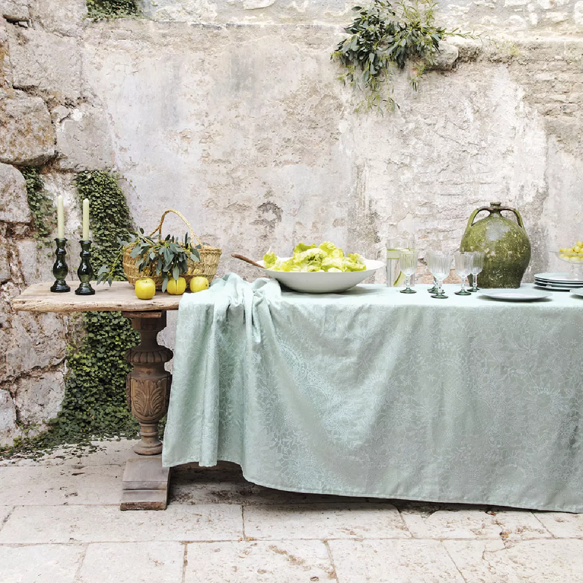 garnier thiebaut Nappe jacquard pur coton vert jade Mille guipures jade