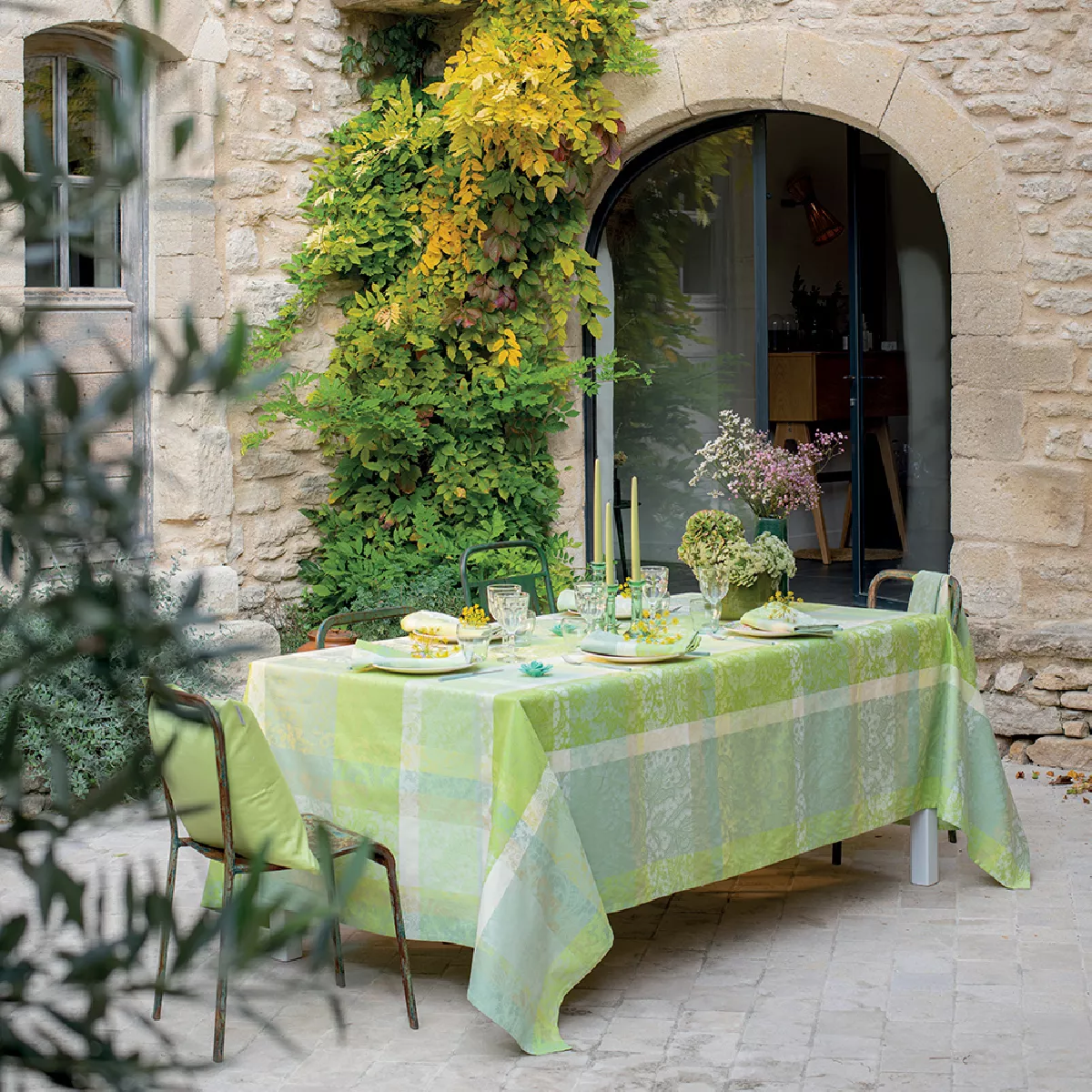 garnier thiebaut Nappe jacquard pur coton vert prairie Mille dentelles prairie