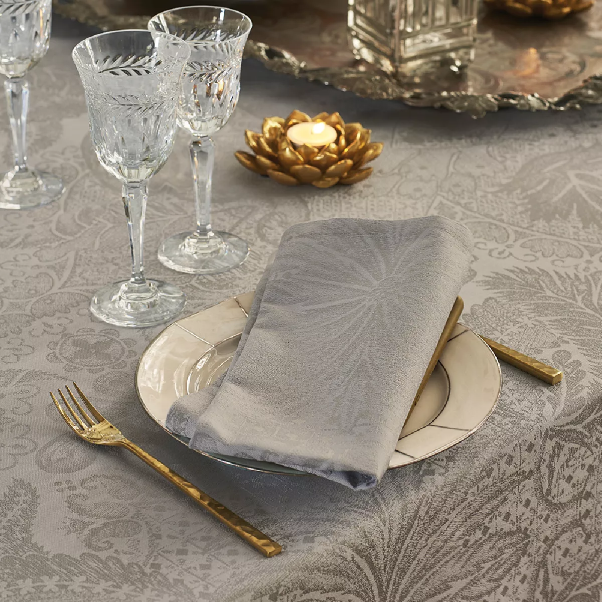 Garnier Thiebaut Nappe Sur Mesure Pur Coton Coloris Beige Beige Mille Isaphire Beige