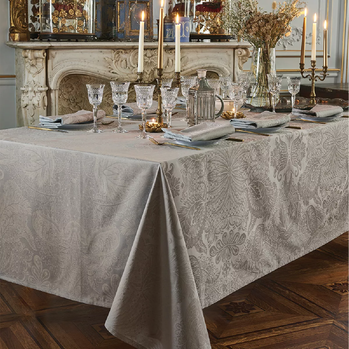 Garnier Thiebaut Nappe Sur Mesure Pur Coton Enduit Imperméable Coloris Beige Beige Mille Isaphire Beige