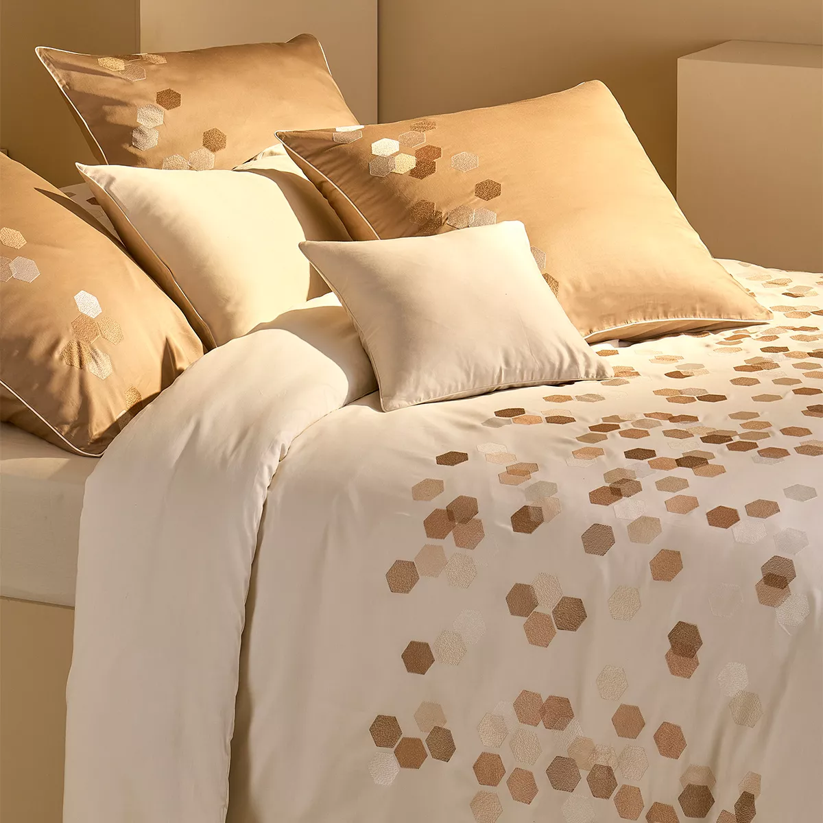 Garnier Thiebaut Parure De Lit Satin De Coton 120 Fils/cm² Beige Angora Modèle Hexagones Angora