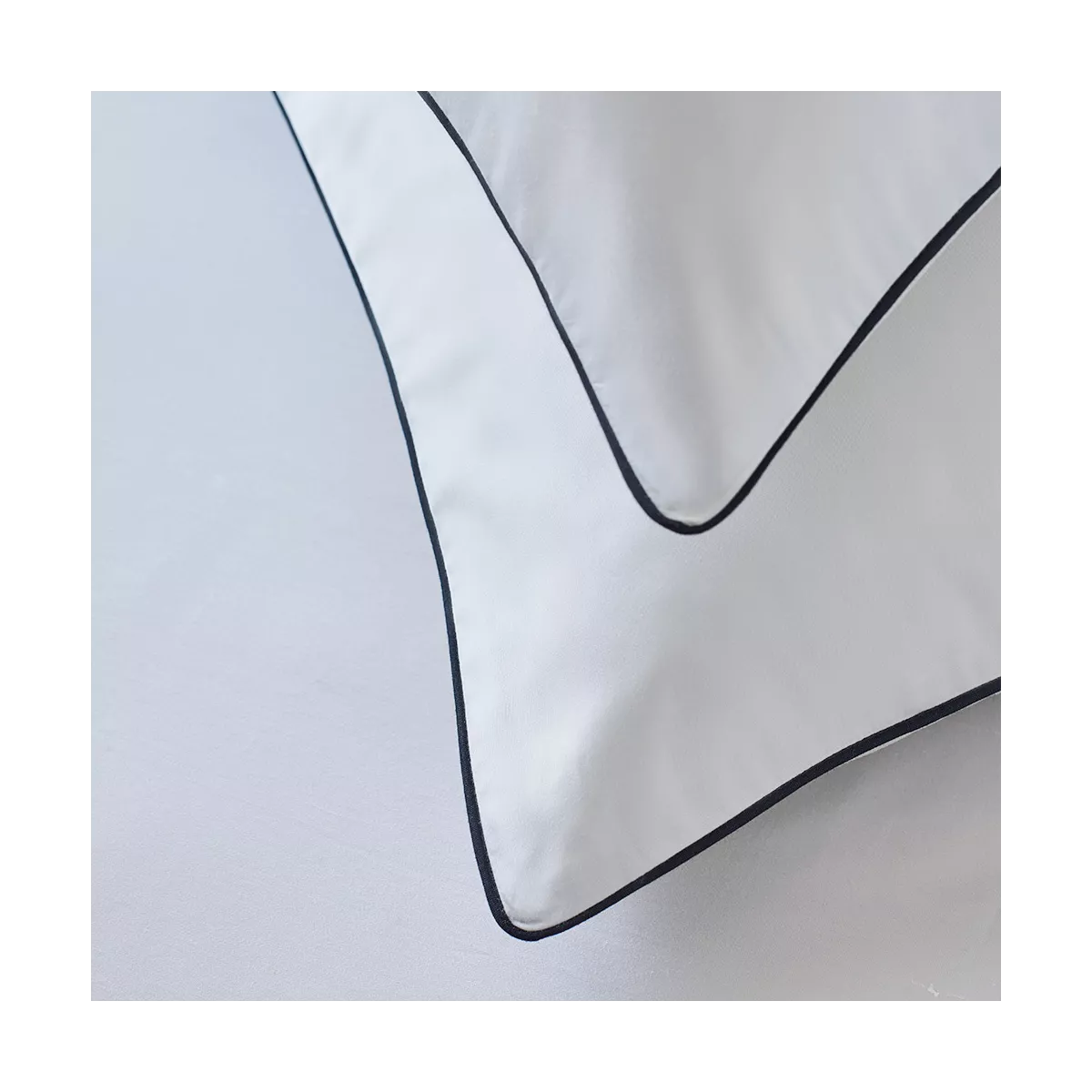 Garnier Thiebaut Parure De Lit Satin De Coton 120 Fils/cm² Blanc Bleu Modèle Suite Grand Luxe Bleu
