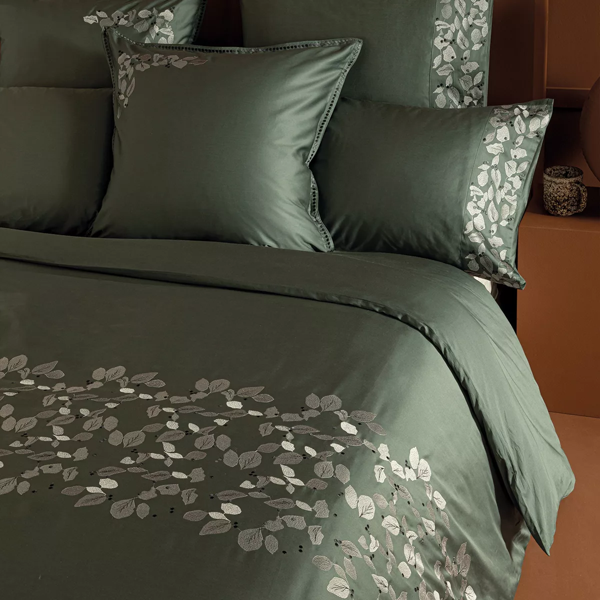 Garnier Thiebaut Parure De Lit Satin De Coton 120 Fils/cm² Vert Cedre Modèle Cayla Cedre