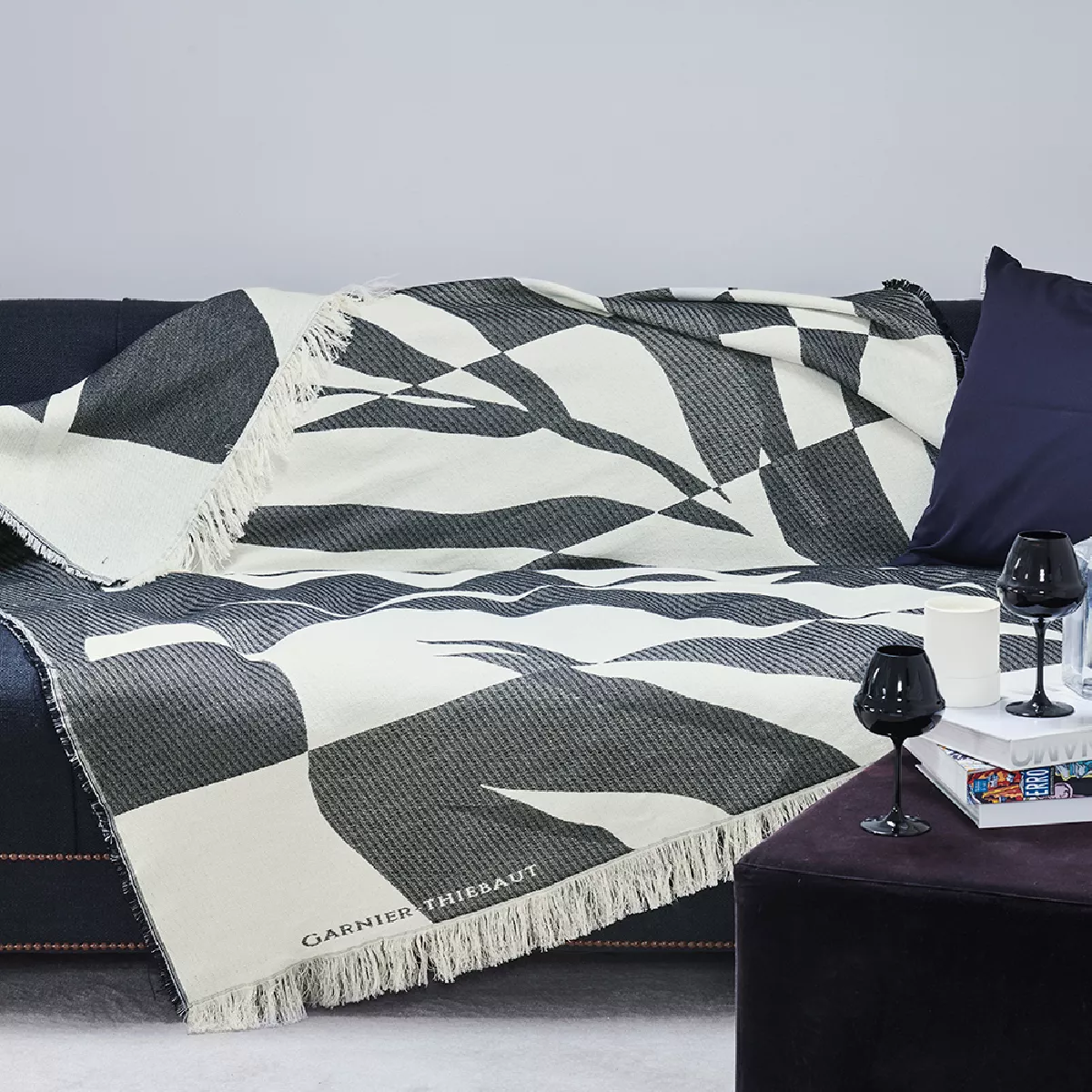garnier thiebaut Plaid coton & autres fibres coloris blanc noir et blanc Versus noir et blanc