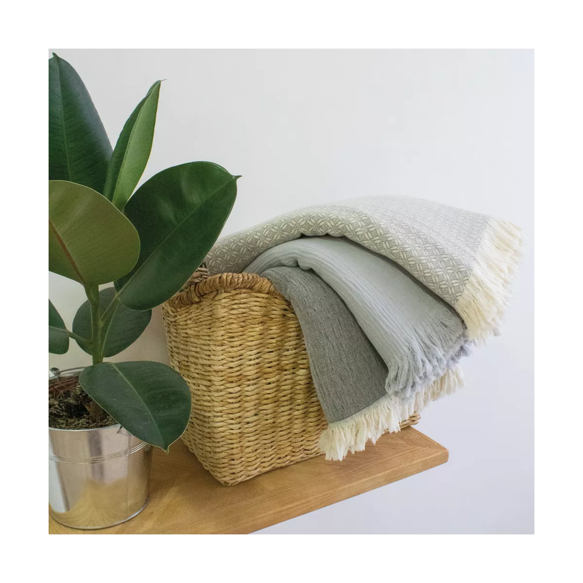 Garnier Thiebaut Plaid Coton & Autres Fibres Coloris Ecru Taupe Enzo Taupe