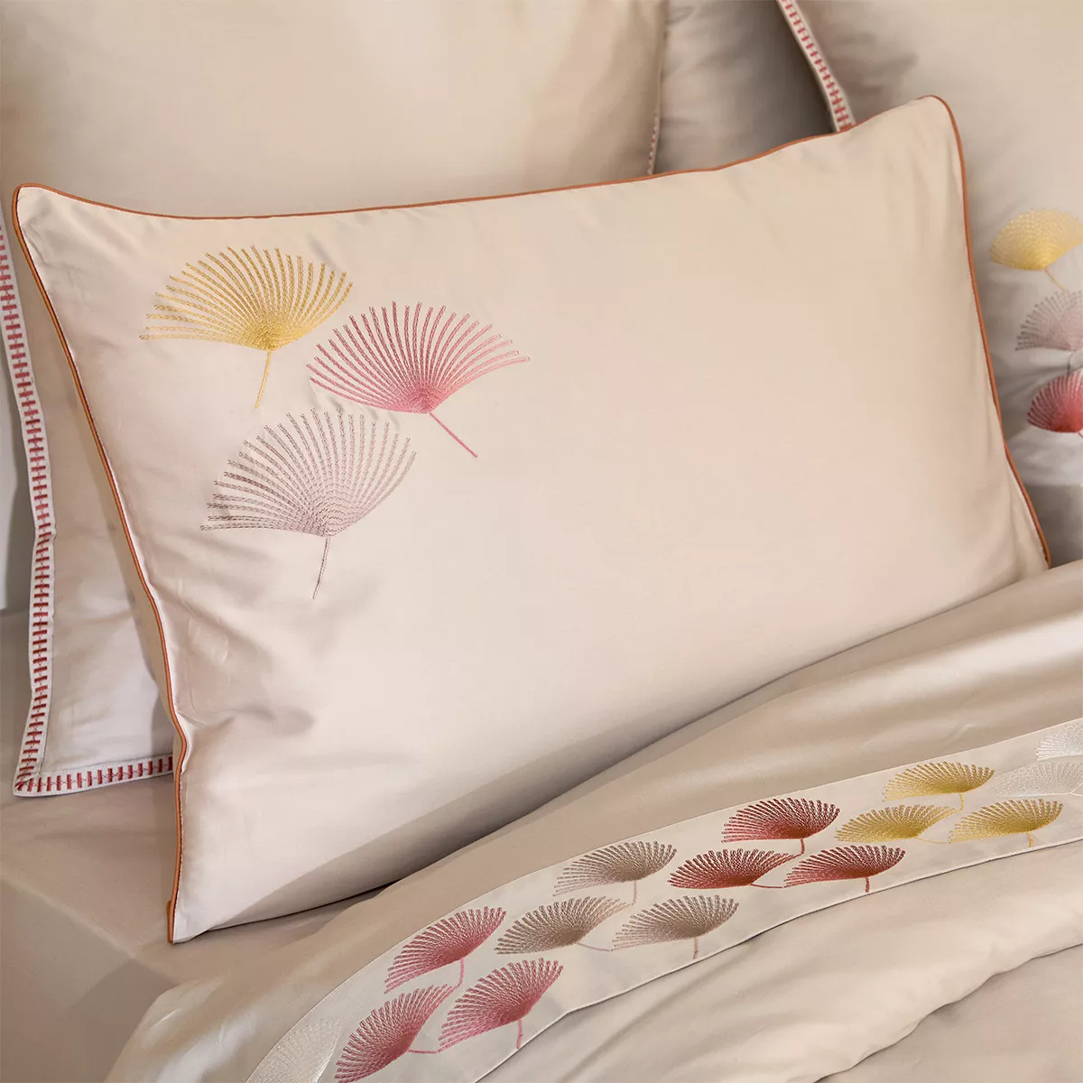 Garnier Thiebaut Taie D'oreiller Satin De Coton 120 Fils/cm² Coloris Beige Automne Pistil Automne