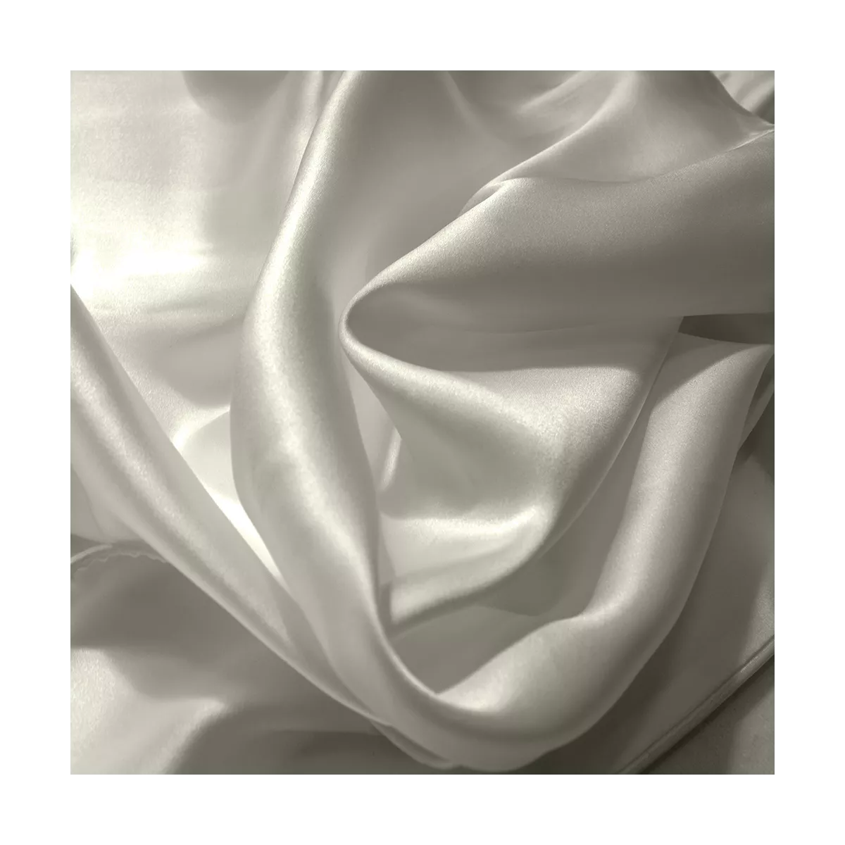 garnier thiebaut Taie d'oreiller soie coloris gris argent Jouvence argent