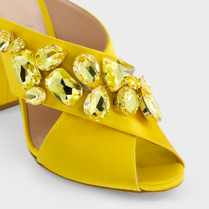 giambattista valli Sandales à talons en satin jaune avec strass