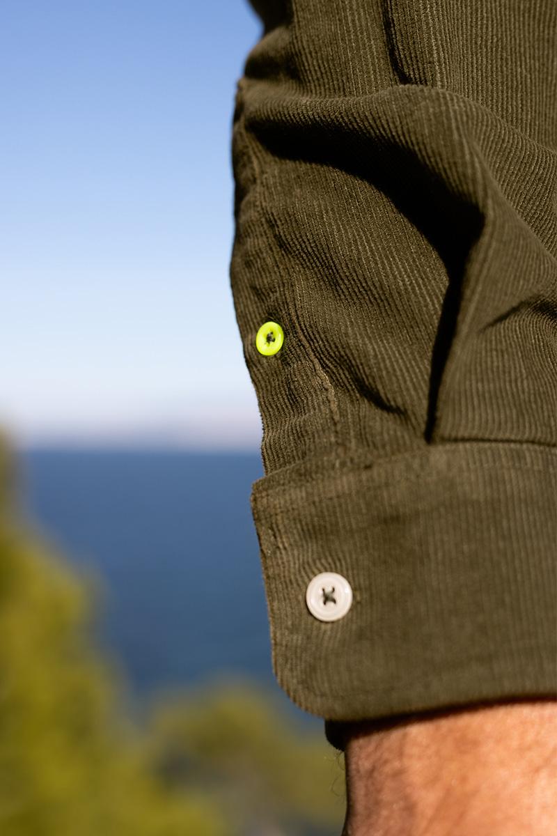 Gilis Chemise Kaki En Velours Côtelé Col Classique
