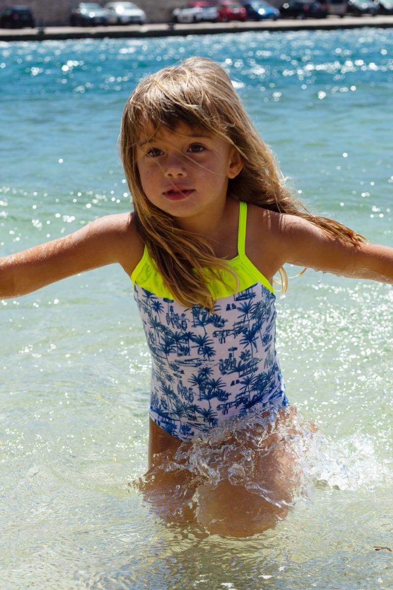 Gilis Maillot De Bain Une Pièce Java - Toile Balinaise Le Décolleté Droit à Volant Pour Petite Fille