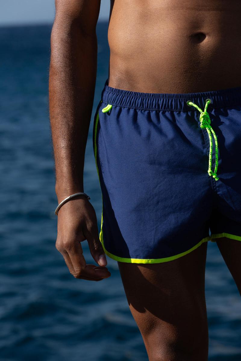 gilis Short de bain court Komodo - Intense Blue Le rétro et sportif à ceinture élastiquée