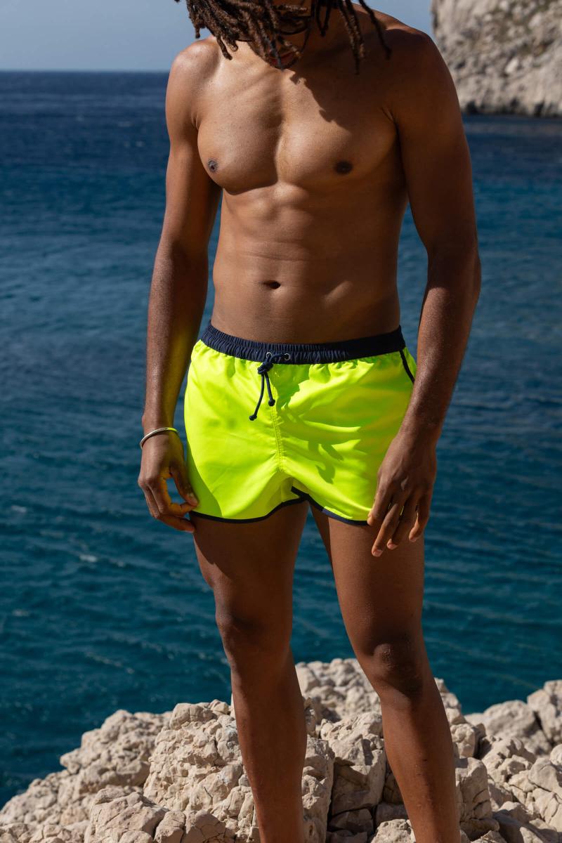 Gilis Short De Bain Court Komodo - Jaune Fluo Le Rétro Et Sportif à Ceinture élastiquée