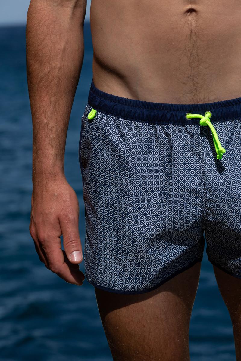 gilis Short de bain court Komodo - Navy Azulejos Le rétro et sportif à ceinture élastiquée