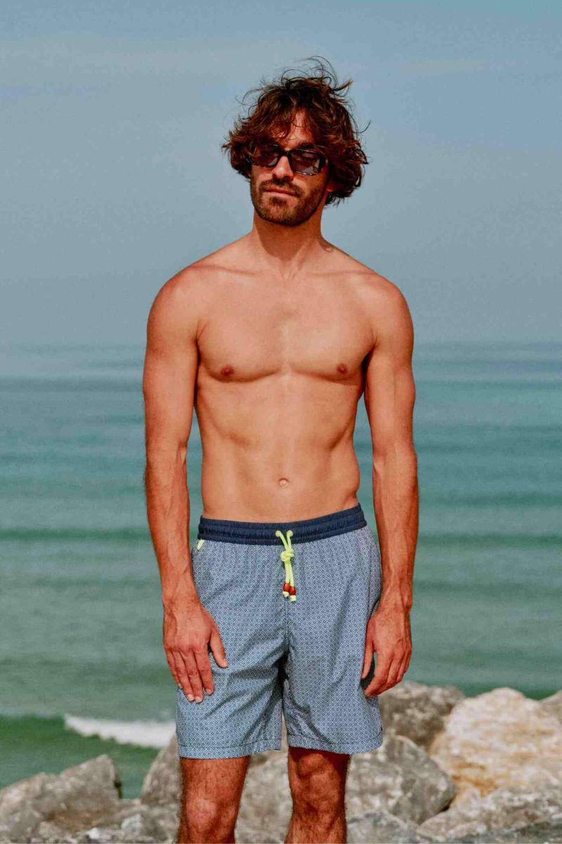 gilis Short de bain Trawangan + long - Navy Azulejos L'iconique à ceinture élastique dans sa version longue