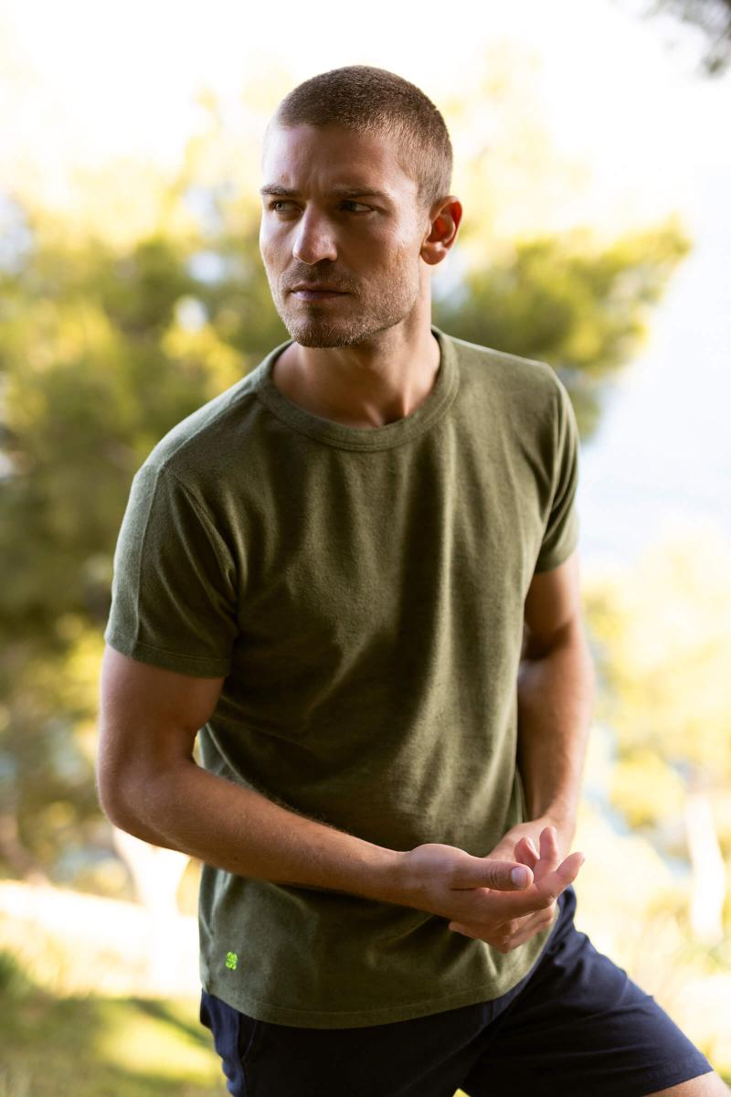 gilis T-shirt Kaki Foncé en éponge En coton doux et absorbant certifié OEKO-TEX