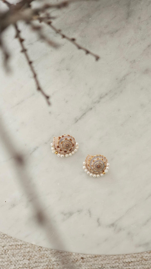 Gisèl B Boucles Chanel En Coquillage