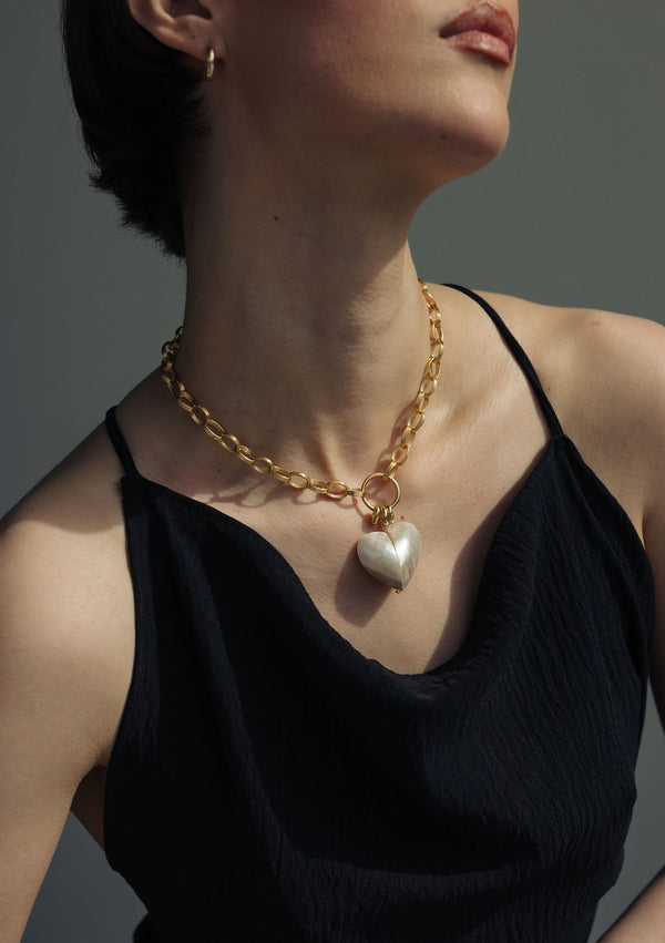 Gisèl B Collier Judith