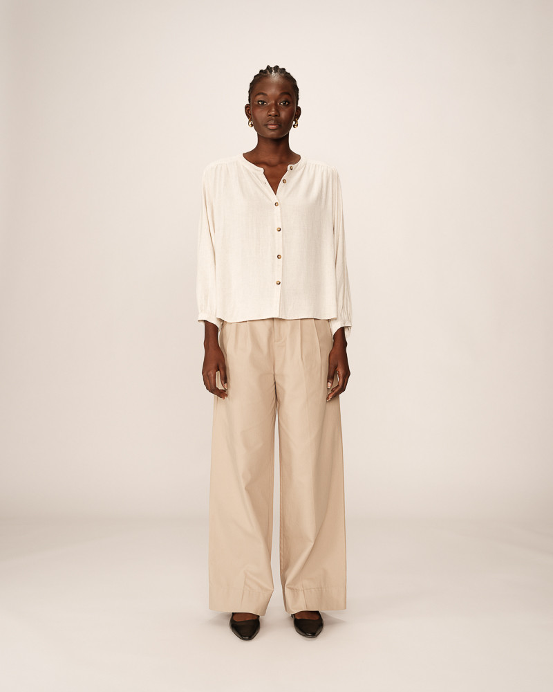 Grace & Mila BLOUSE BEIGE PORTRAIT