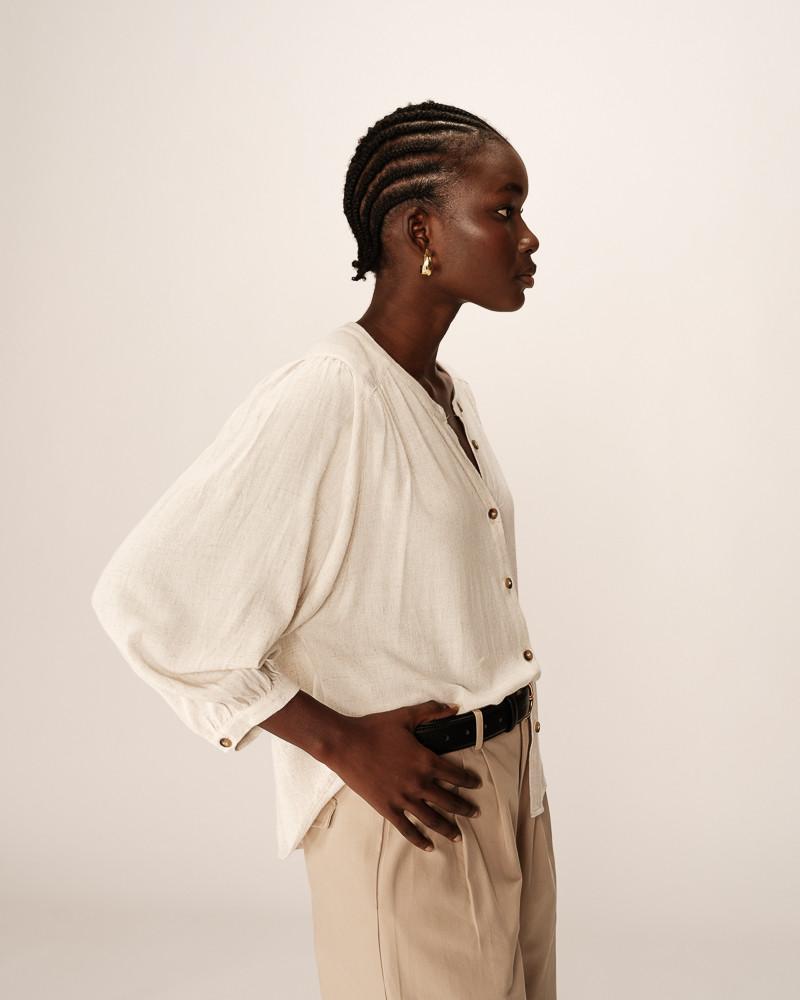 Grace & Mila BLOUSE BEIGE PORTRAIT