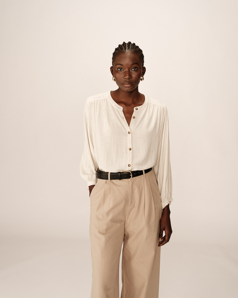 grace & mila BLOUSE BEIGE PORTRAIT