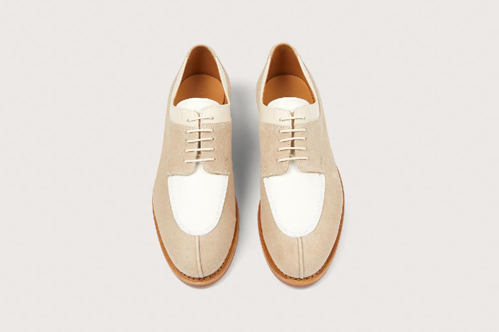 Heschung Derby Femme à Bout Chasse En Velours Souple Beige Et Cuir Lisse Blanc Pour Une Allure élégante Et Printanière