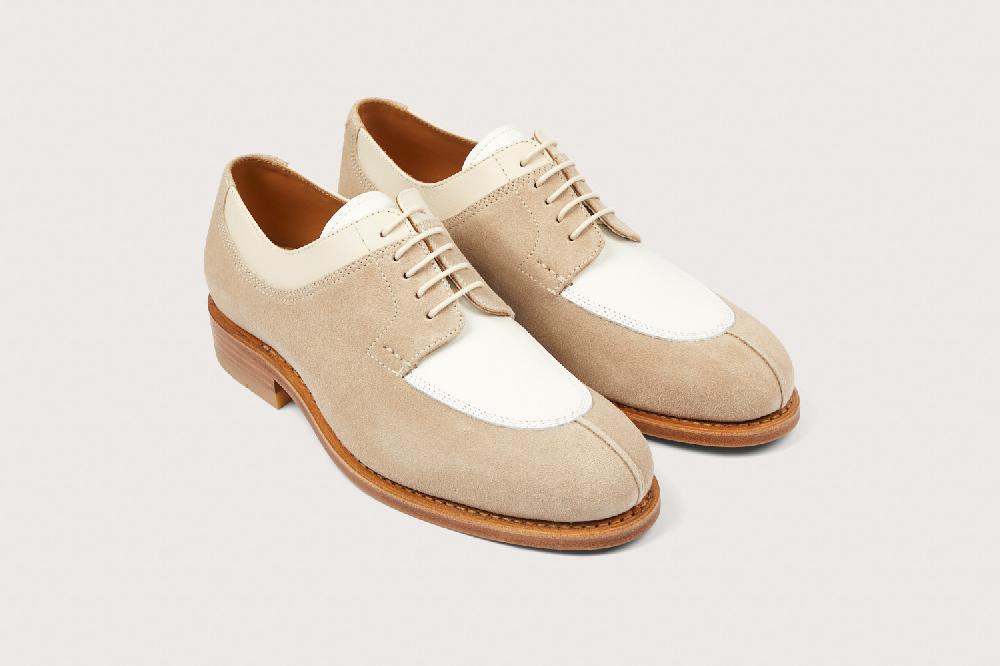 Heschung Derby Femme à Bout Chasse En Velours Souple Beige Et Cuir Lisse Blanc Pour Une Allure élégante Et Printanière