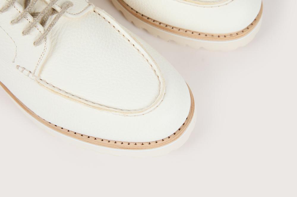 Heschung Derby Intemporel Femme à Plateau Jointé En Cuir De Veau Grainé Blanc Sur Semelle Gomme