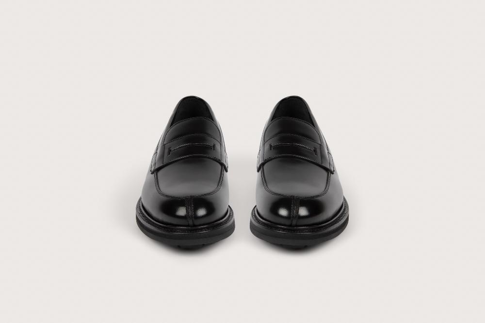 Heschung Mocassin Femme En Cuir Noir Sur Semelle Commando Pour Une Allure élégante Et Affirmée