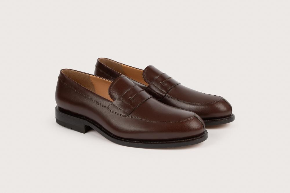 heschung Mocassin homme en cuir brillant marron sur semelle cuir pour une allure élégante