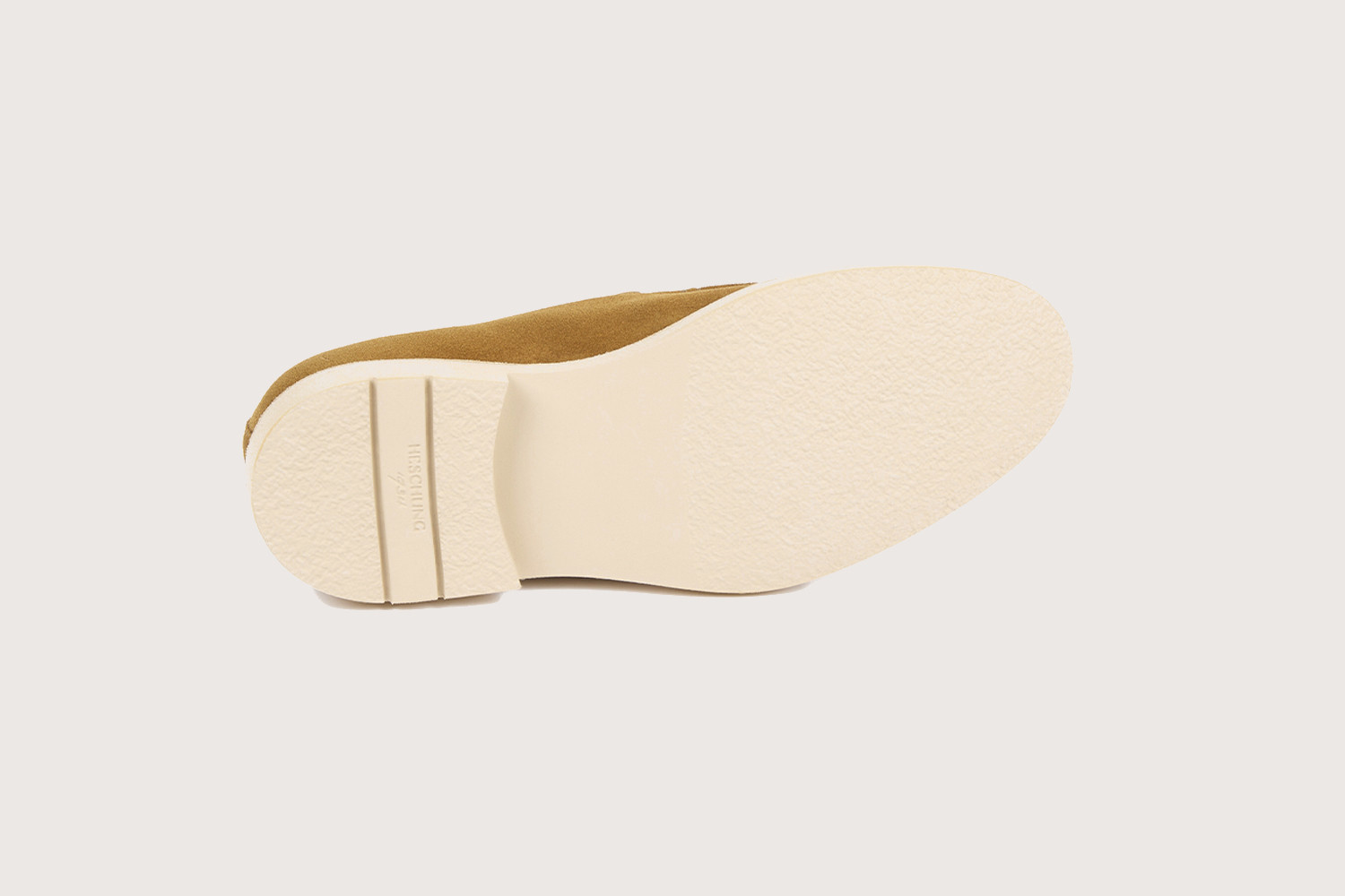 Heschung Mocassin Homme En Hydrovelours Marron Clair Au Style Affirmé Sur Semelle Gomme