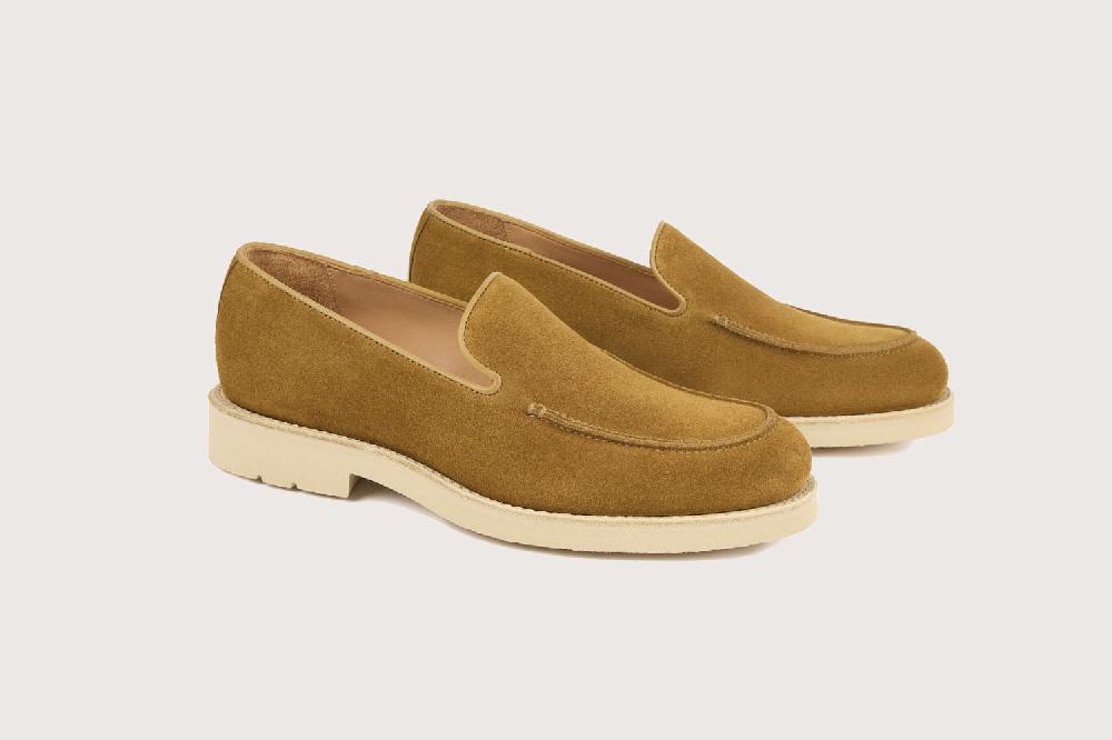 heschung Mocassin homme en hydrovelours marron clair au style affirmé sur semelle gomme