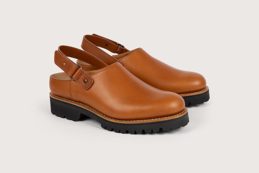 heschung Sabot femme en cuir lisse marron clair et semelle gomme