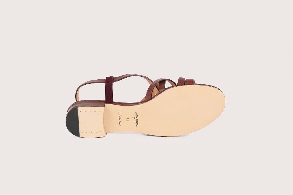 Heschung Sandale Plate Intemporelle Femme En Cuir De Vachette Tabac Sur Semelle Cuir