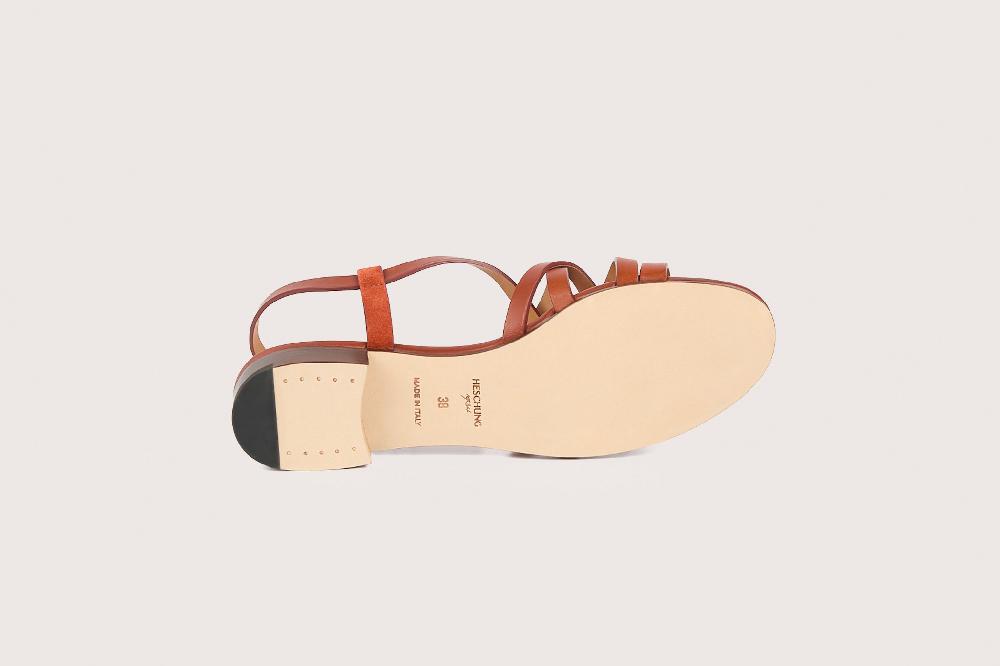 Heschung Sandale Plate Intemporelle Femme En Cuir De Vachette Sienne Sur Semelle Cuir