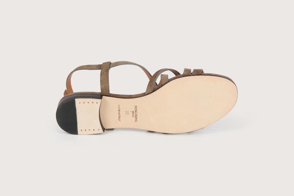 Heschung Sandale Plate Intemporelle Femme En Cuir De Veau Souris Sur Semelle Cuir