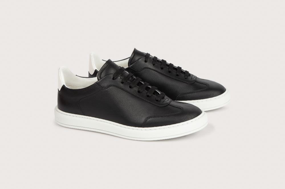 Heschung Sneaker Homme Moderne Et épurée En Purecalf Noir Sur Une Semelle Gomme