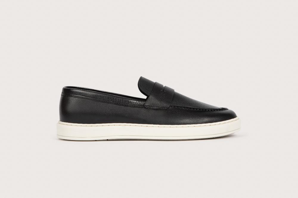 Heschung Sneakers Homme En Rusticalf Noir Sur Une Semelle En Gomme élégantes Et Confortables