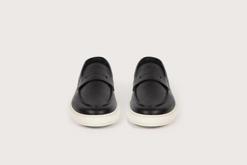 Heschung Sneakers Homme En Rusticalf Noir Sur Une Semelle En Gomme élégantes Et Confortables