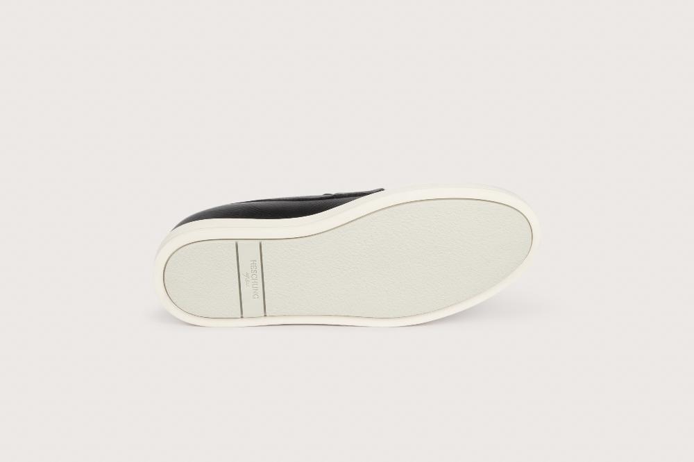 Heschung Sneakers Homme En Rusticalf Noir Sur Une Semelle En Gomme élégantes Et Confortables