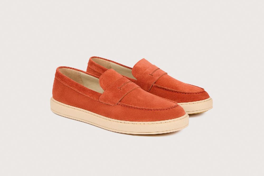 heschung Sneakers homme en veau velours orange sur une semelle en gomme élégantes et confortables