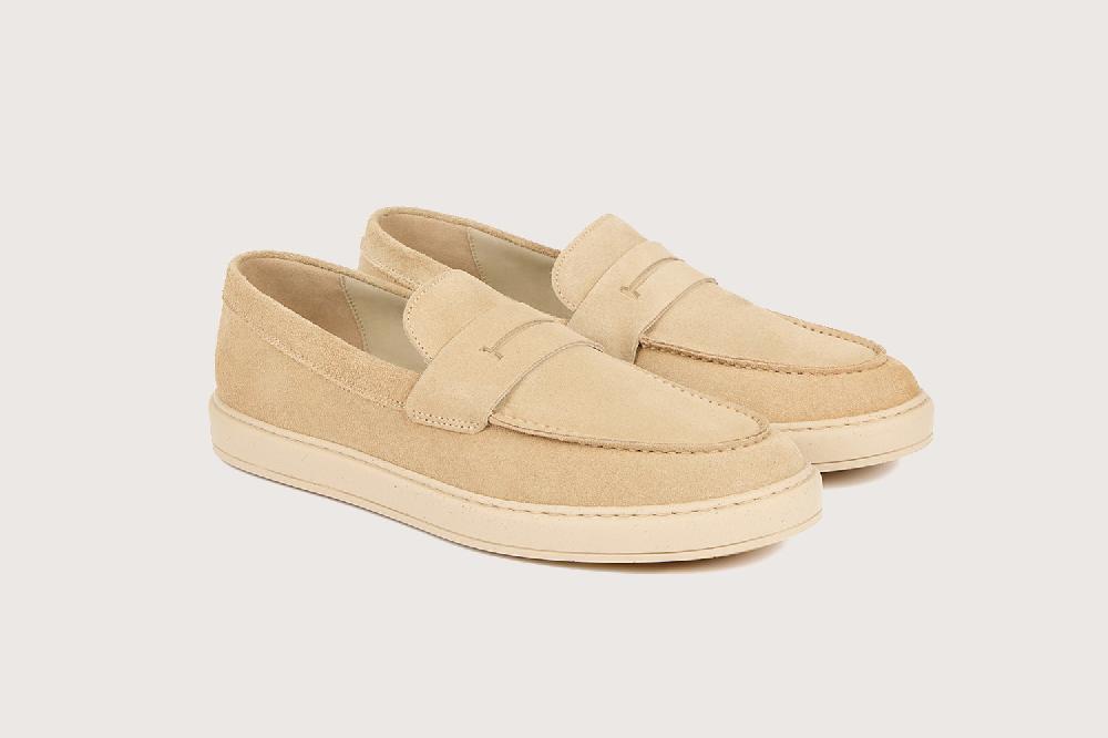 heschung Sneakers homme en veau velours sable sur une semelle en gomme élégantes et confortables